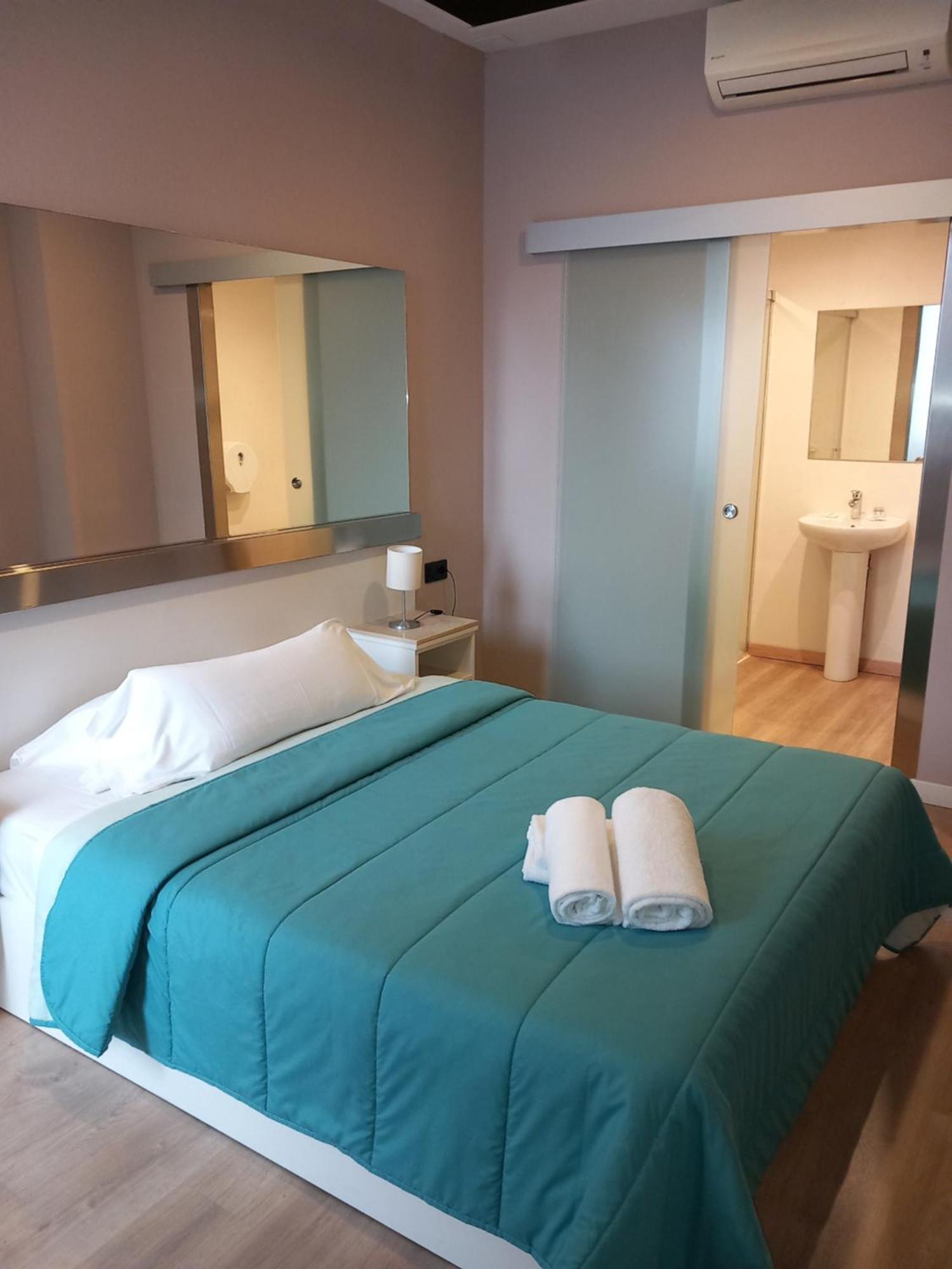 Aparthotel Montcada Exteriör bild